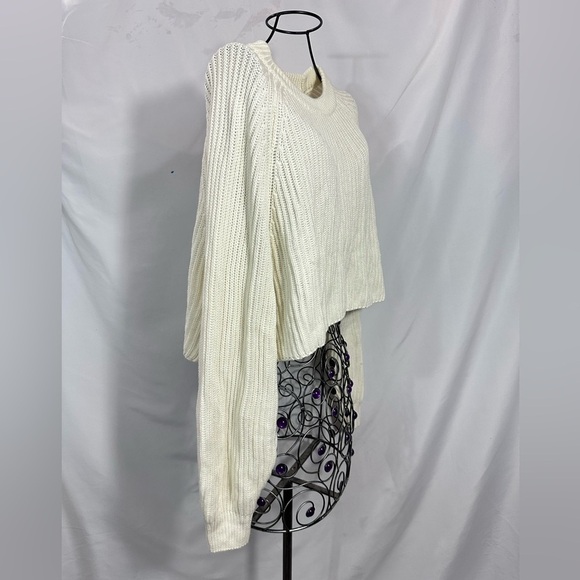 Button + Brim white cropped ribbed sweater size M/L - Picture 5 of 7